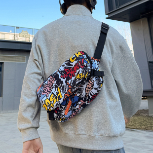 潮牌斜挎包休闲单肩包平板背包帆布包胸包旅行包大学生上课邮差包