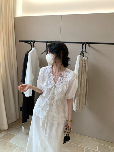 Hers简约风蕾丝花边拼接泡泡袖衬衫女短袖宽松百搭上衣