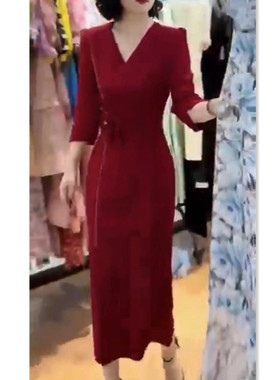 今年流行特惠22658大爱美依缘2025新款V领立体花朵镶钻连衣裙修身