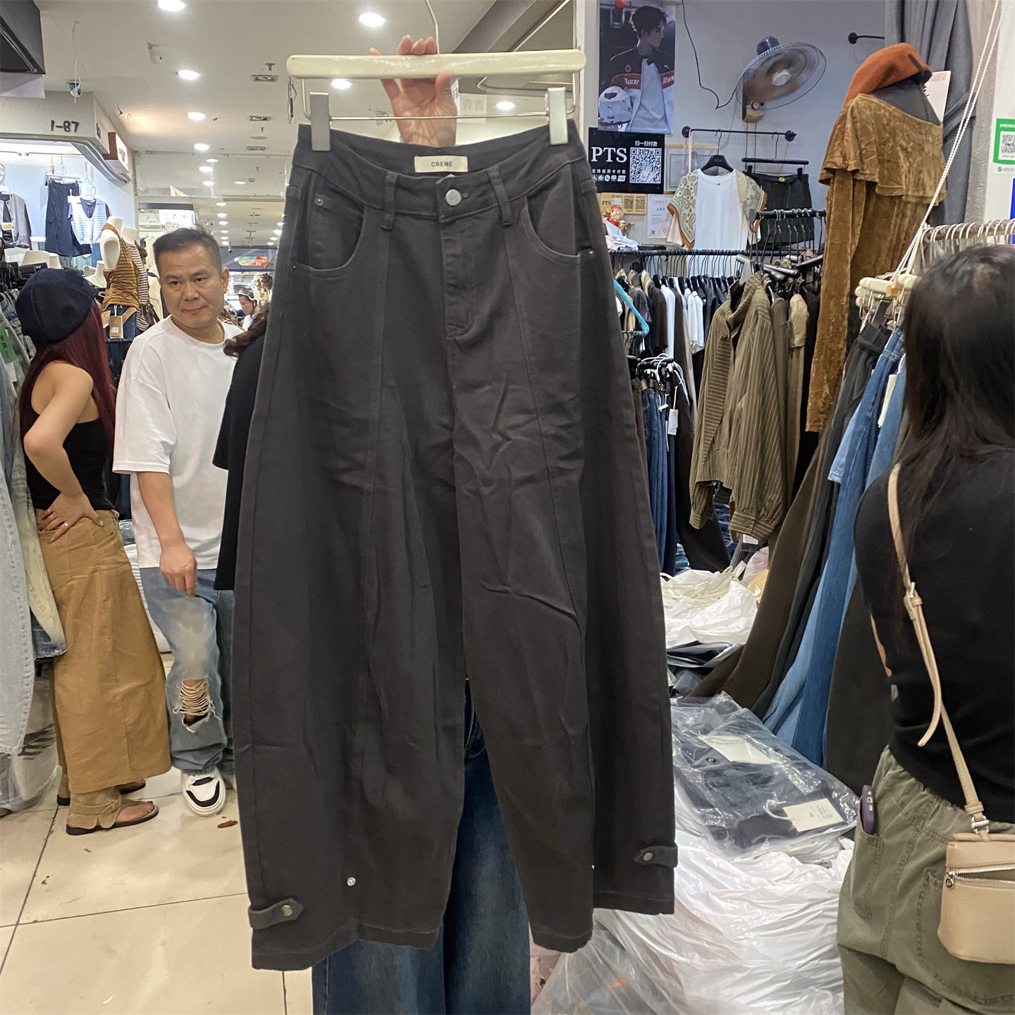 秋款高腰宽松直筒黑色牛仔裤女图片