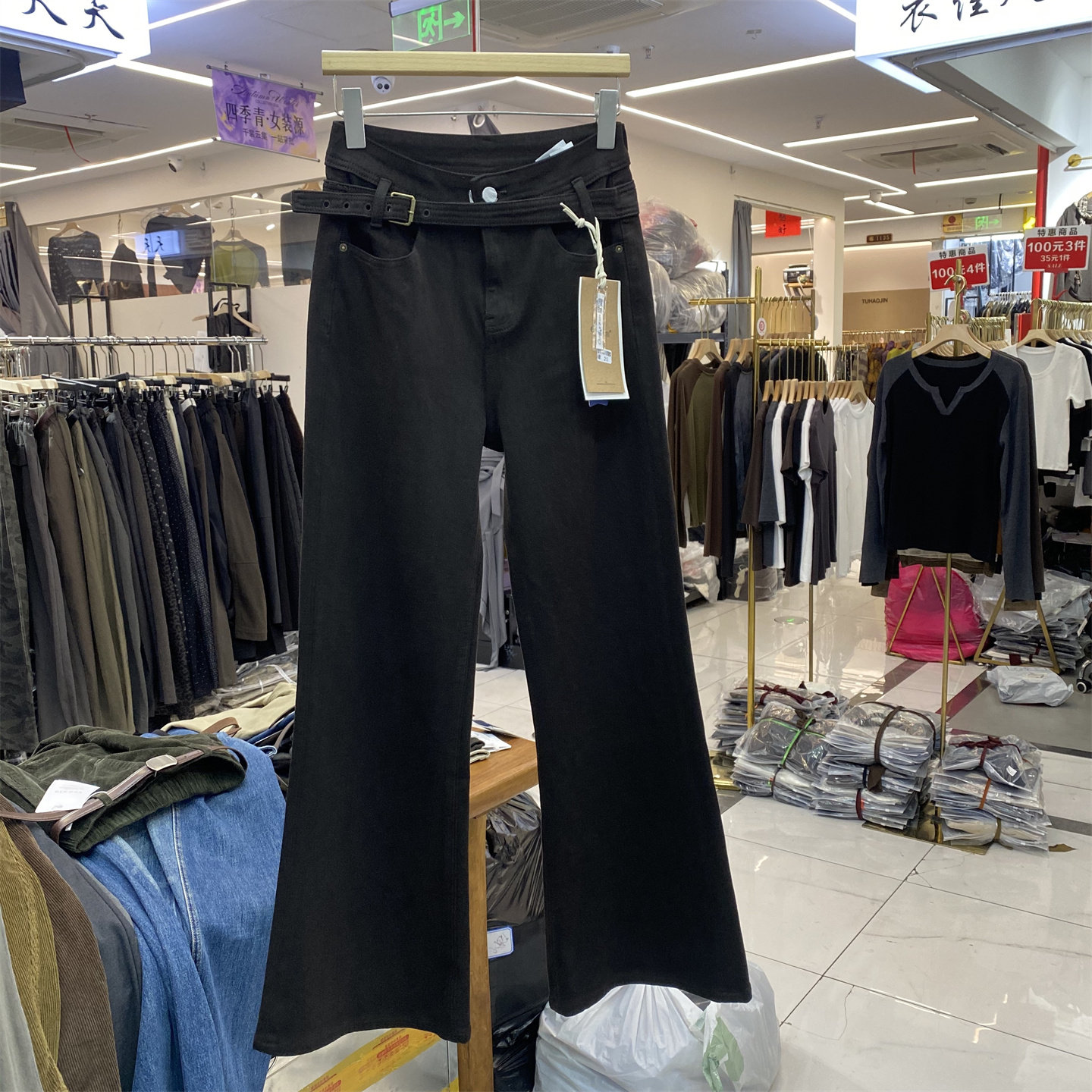 焦糖色高腰喇叭牛仔裤女显瘦复古