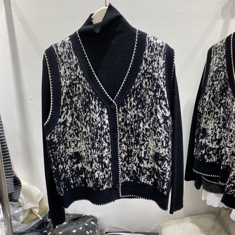 中式女冬V领开衫毛衣T恤两件套