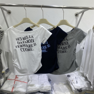 法式2026春夏款新款字母印花斜领短袖T恤女修身显瘦露肩短款上衣