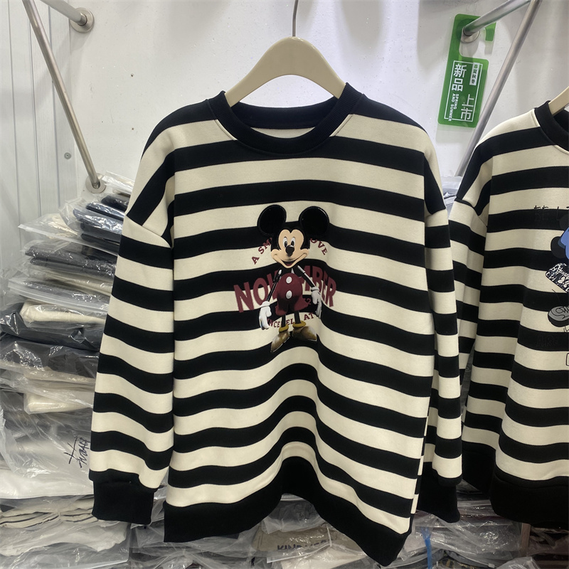 黑白条纹米奇卡通圆领卫衣女加绒