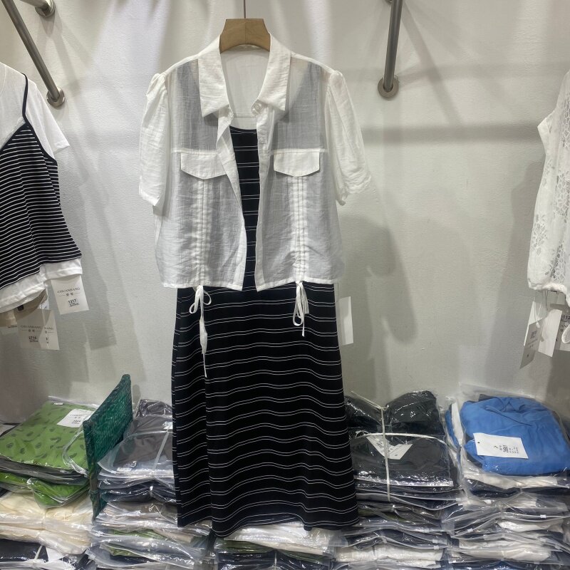 女夏设计感条纹吊带开衫两件套