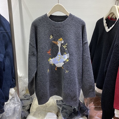 新中式天鹅圆领宽松女中长针织衫