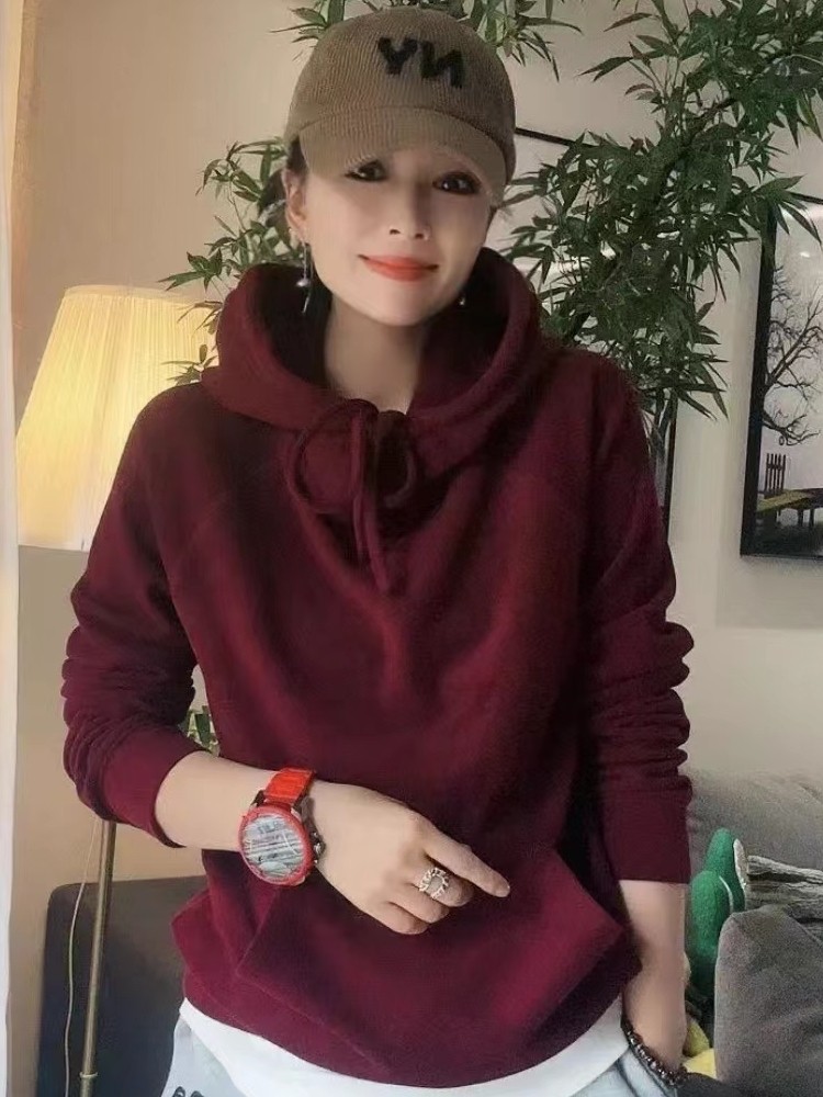 酒红色德绒连帽卫衣女