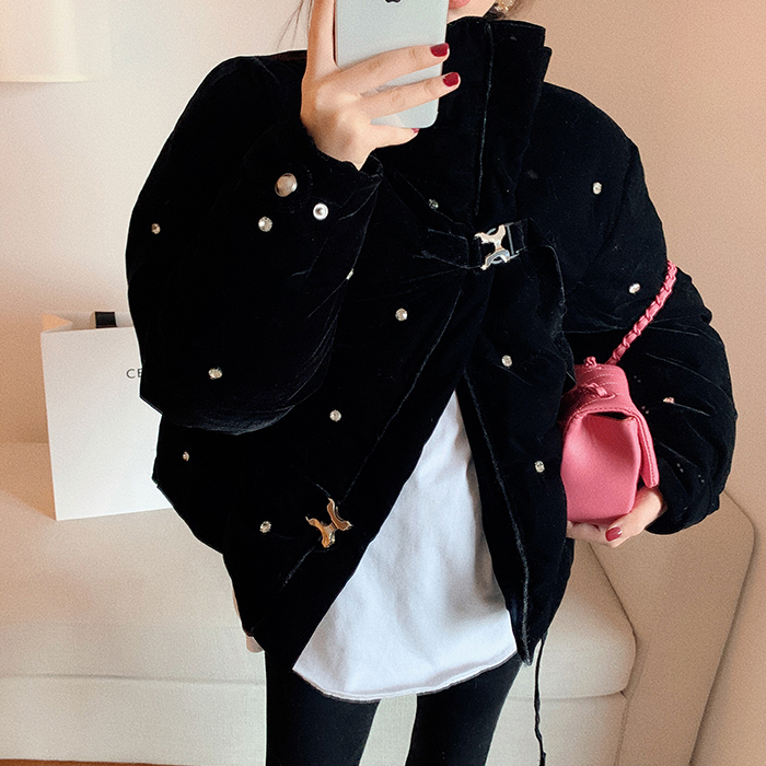 黑色丝绒重工钉钻立领短款面包服