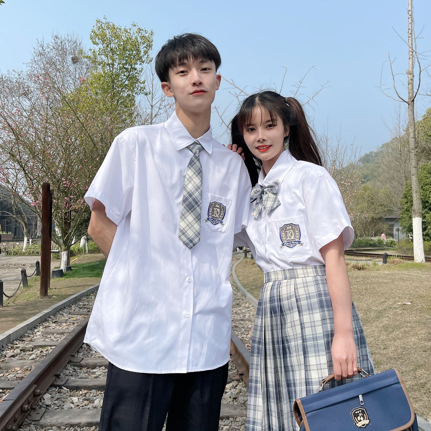 【精品】新款上市◆2026夏季情侣装JKDK制服班服刺绣学院短袖衬衫图片