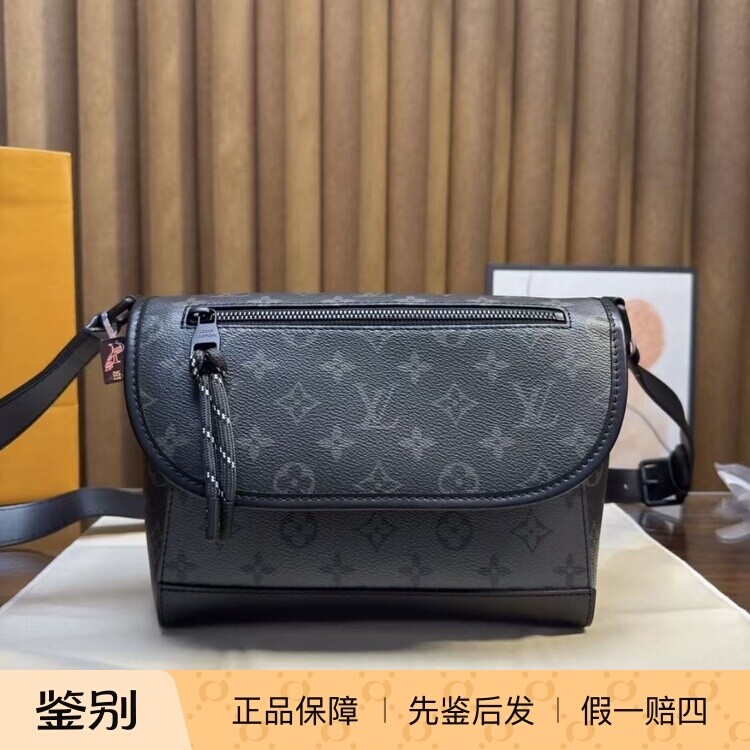 LV路易威登 PULES 黑老花黑武士单肩斜挎邮差包翻盖挎包
