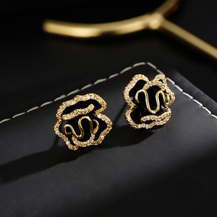 山茶花朵耳环女小众轻奢气质高级感耳钉2025新款爆款独特耳坠耳饰