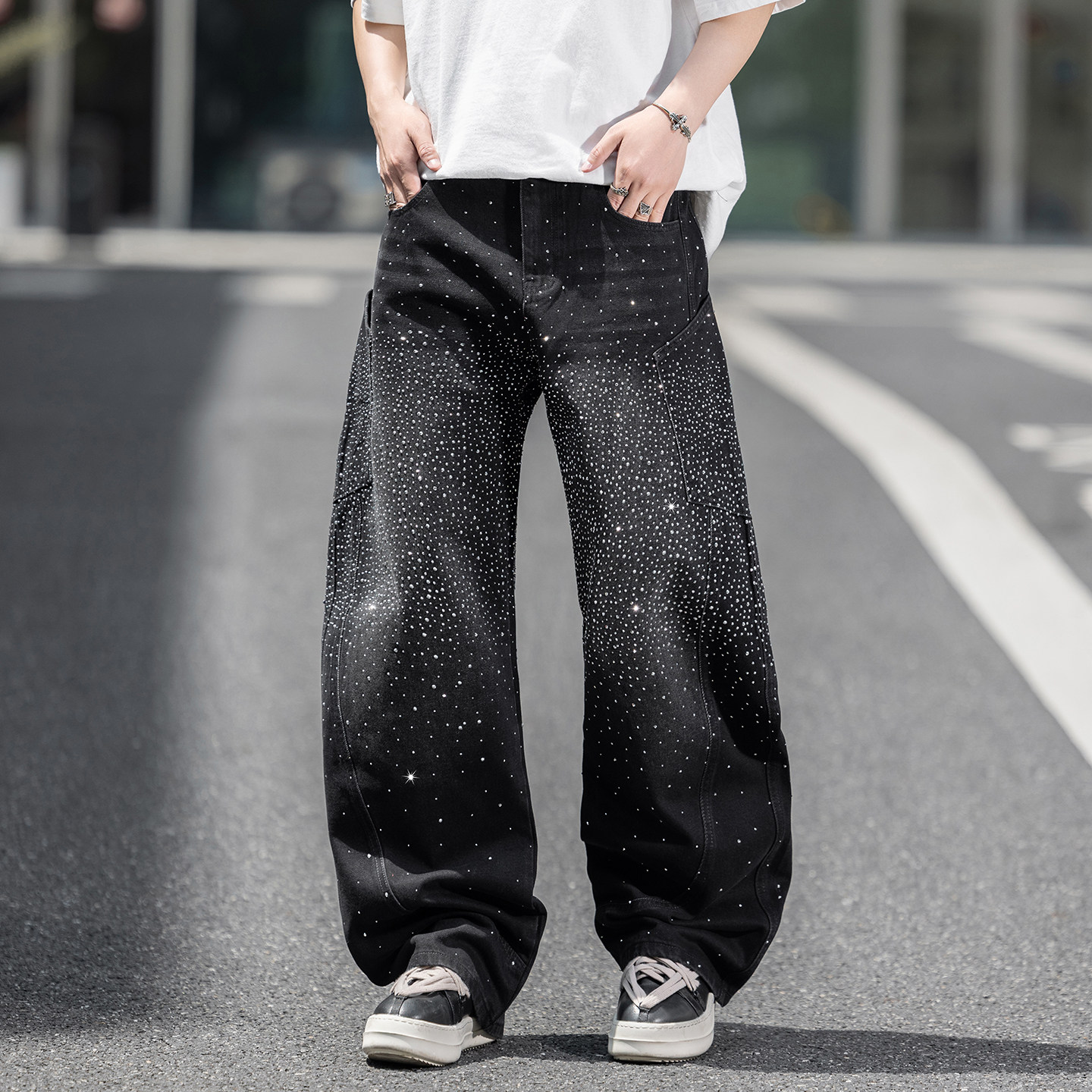 MOCARLCE潮牌美式复古满天星牛仔裤男款烫钻弯刀宽松阔腿男女长裤图片