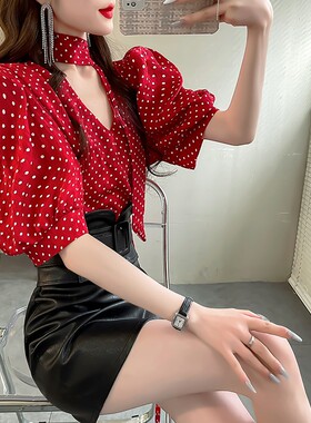 夏季显白雪纺上衣女洋气印花泡泡袖衬衣显瘦系带设计V领短袖衬衫
