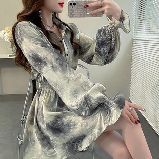 法式胖MM春款收缩腰衬衫女上衣洋气时髦印花中长款喇叭袖翻领衬衣