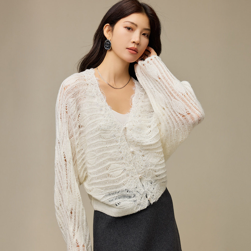 慵懒风蕾丝花边镂空羊毛开衫V领蝙蝠袖毛衣短外套女秋新款针织衫