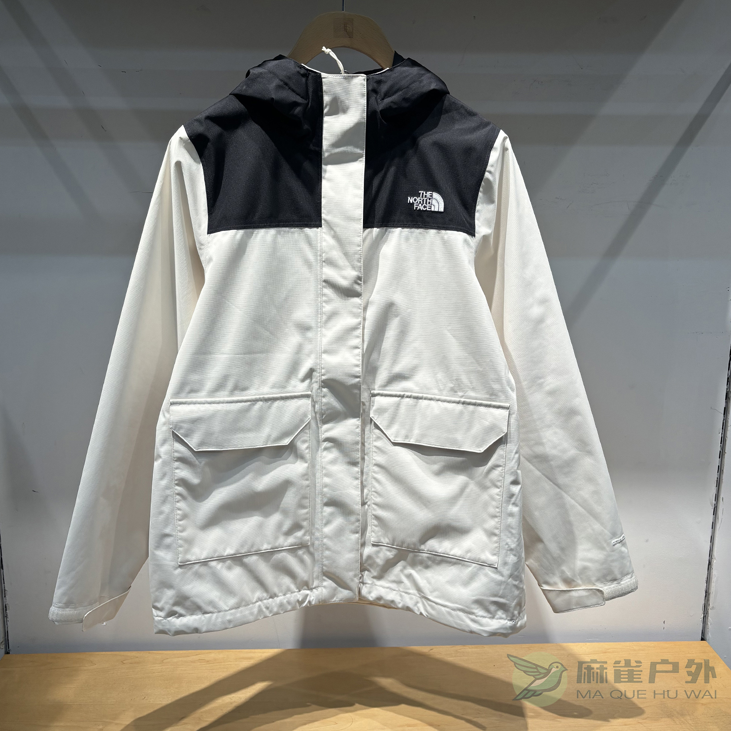 北面女子户外防水可配内胆冲锋衣