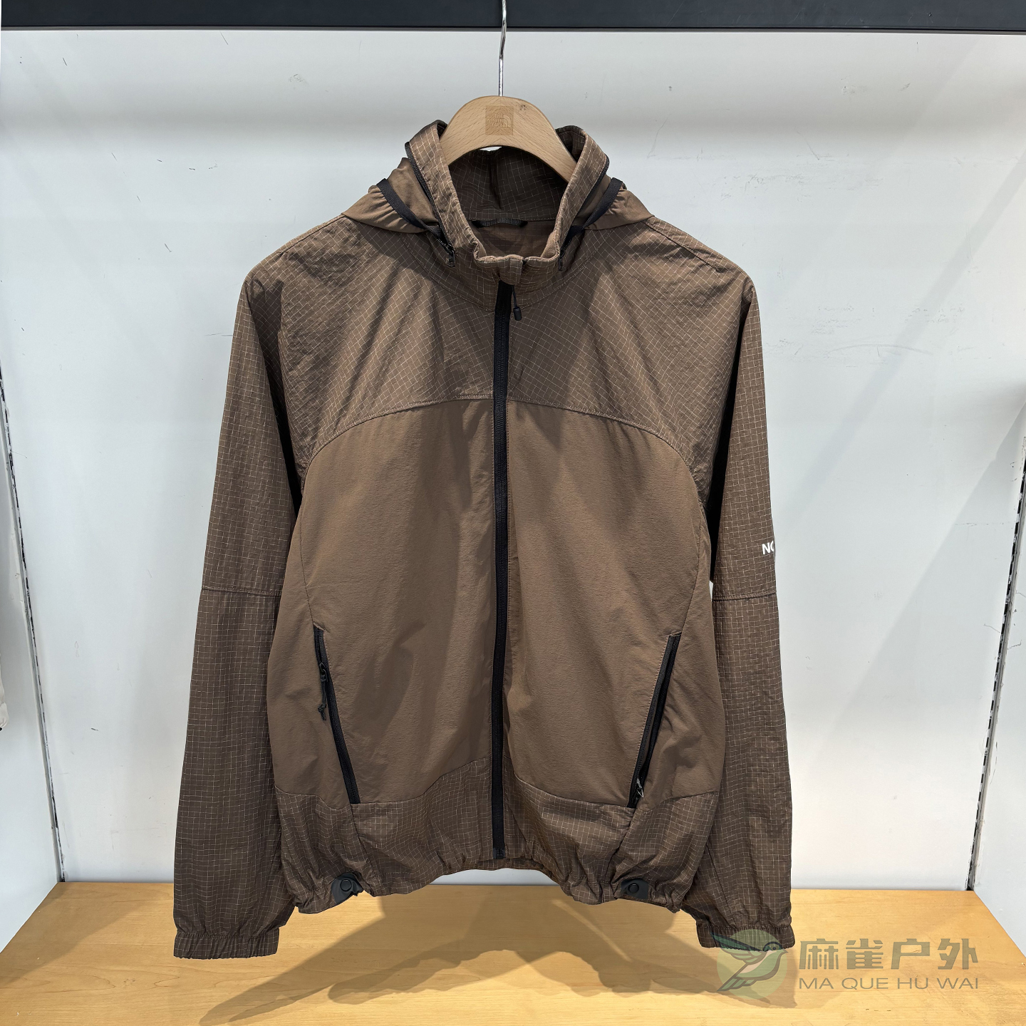 北面户外男士防泼水休闲连帽夹克