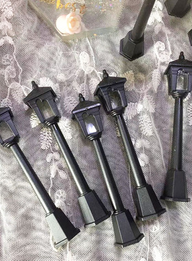 迷你娃娃场景布置手办盲盒道具diy饰品展示微景观欧式黑色路灯
