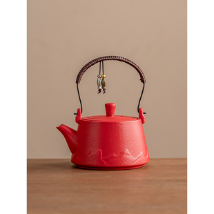 新式红色粗陶提梁壶粗陶品茗杯设计尽显巧思为茶事添一份雅致泡茶