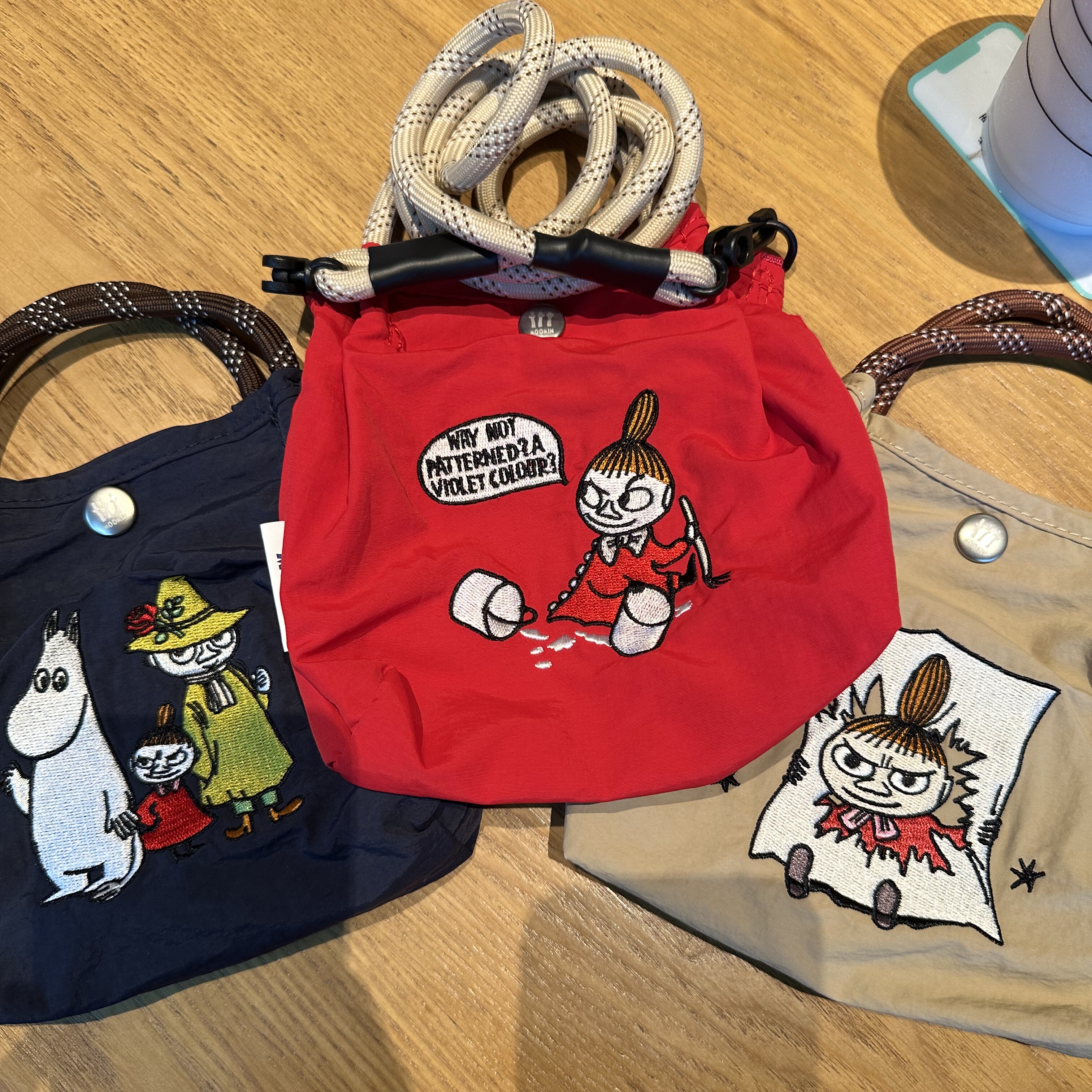 日系卡通姆明刺绣斜挎包多功能单肩包休闲旅行随身包上班通勤包