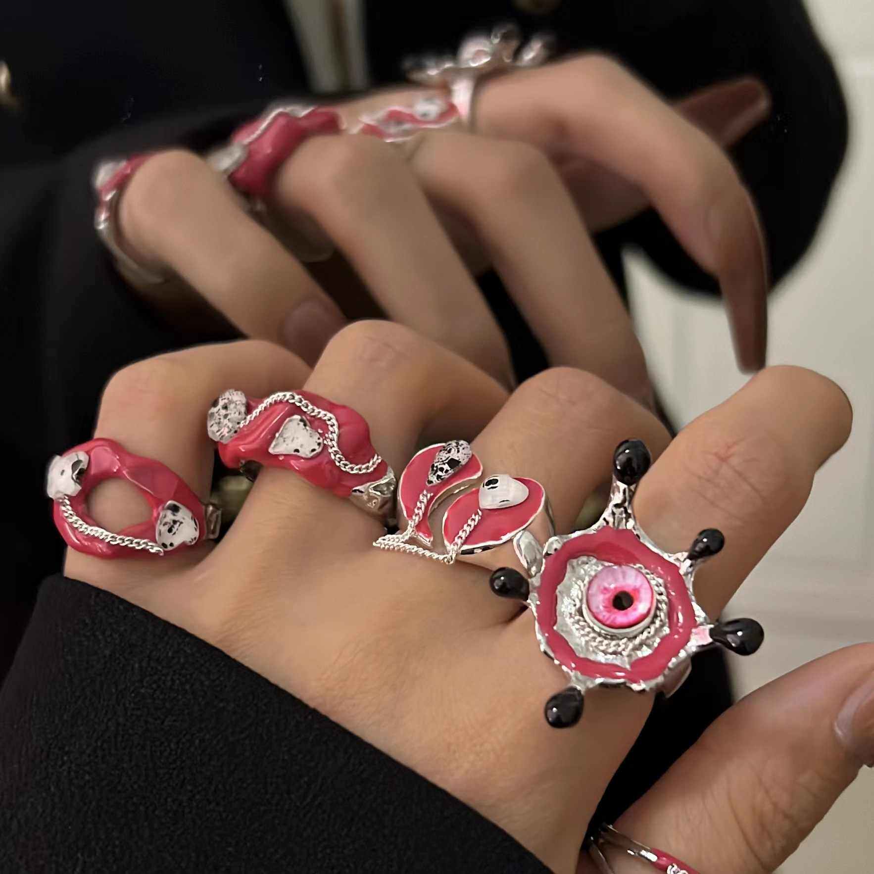 无聊了手上戴个小恶魔的眼睛戒指甜酷辣妹y2k戒指小众感玻璃眼珠