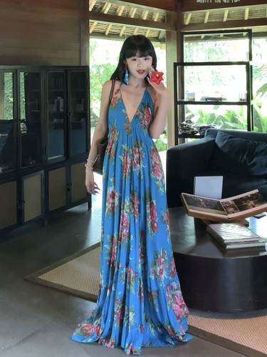 韦小小「情梦巴厘」定制面料复古红花v领纯棉吊带连衣裙露背度假