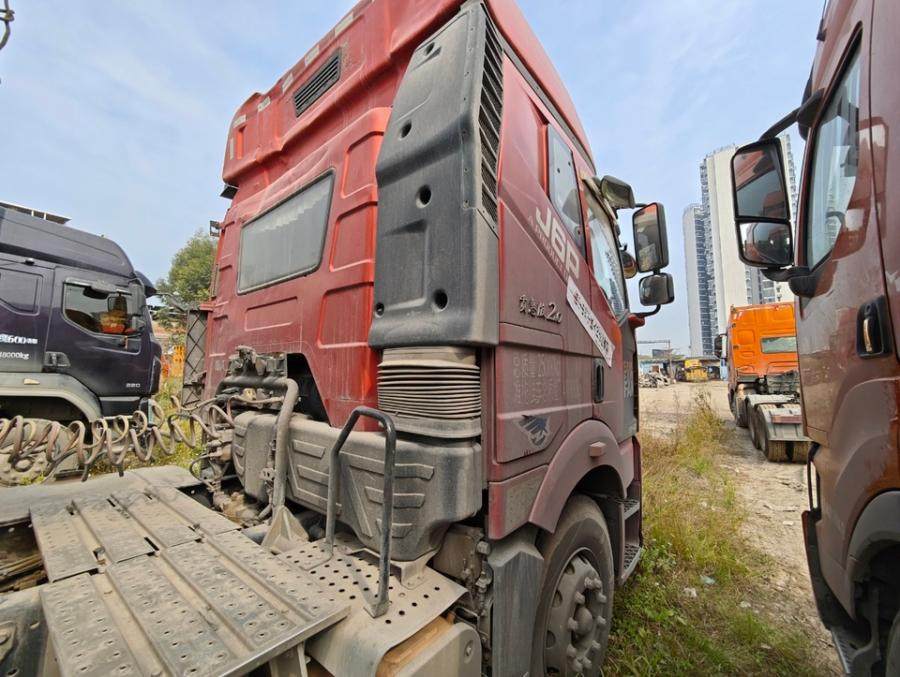 1月24日南宁解放牌重型半挂牵引车（车牌号为：桂AY8303）网络拍卖公告