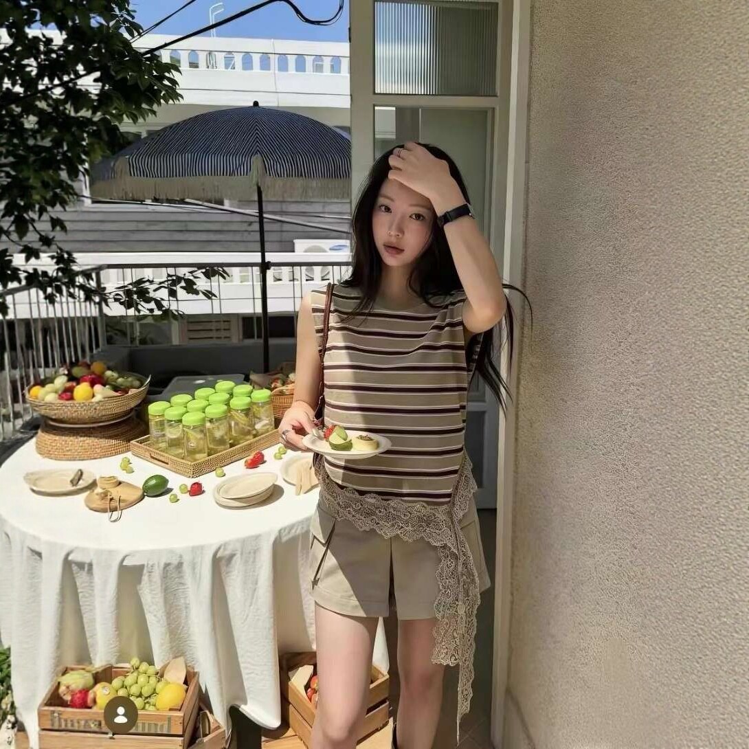 拼蕾丝花边圆领无袖条纹背心上衣