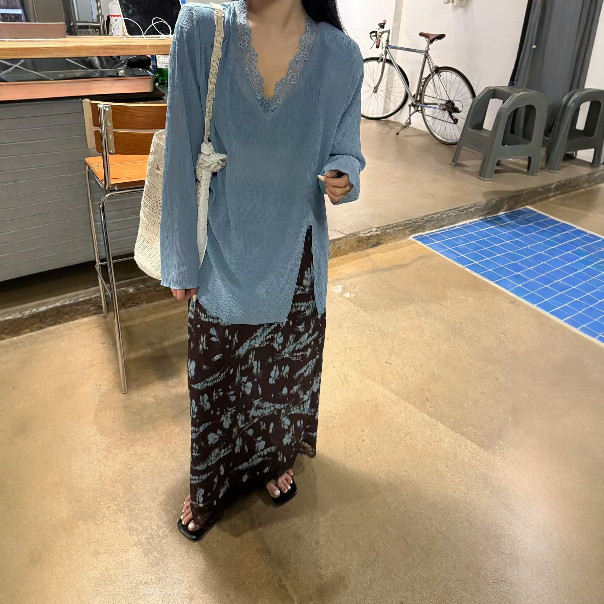 纯欲风蕾丝拼v领开叉雪纺衬衫女