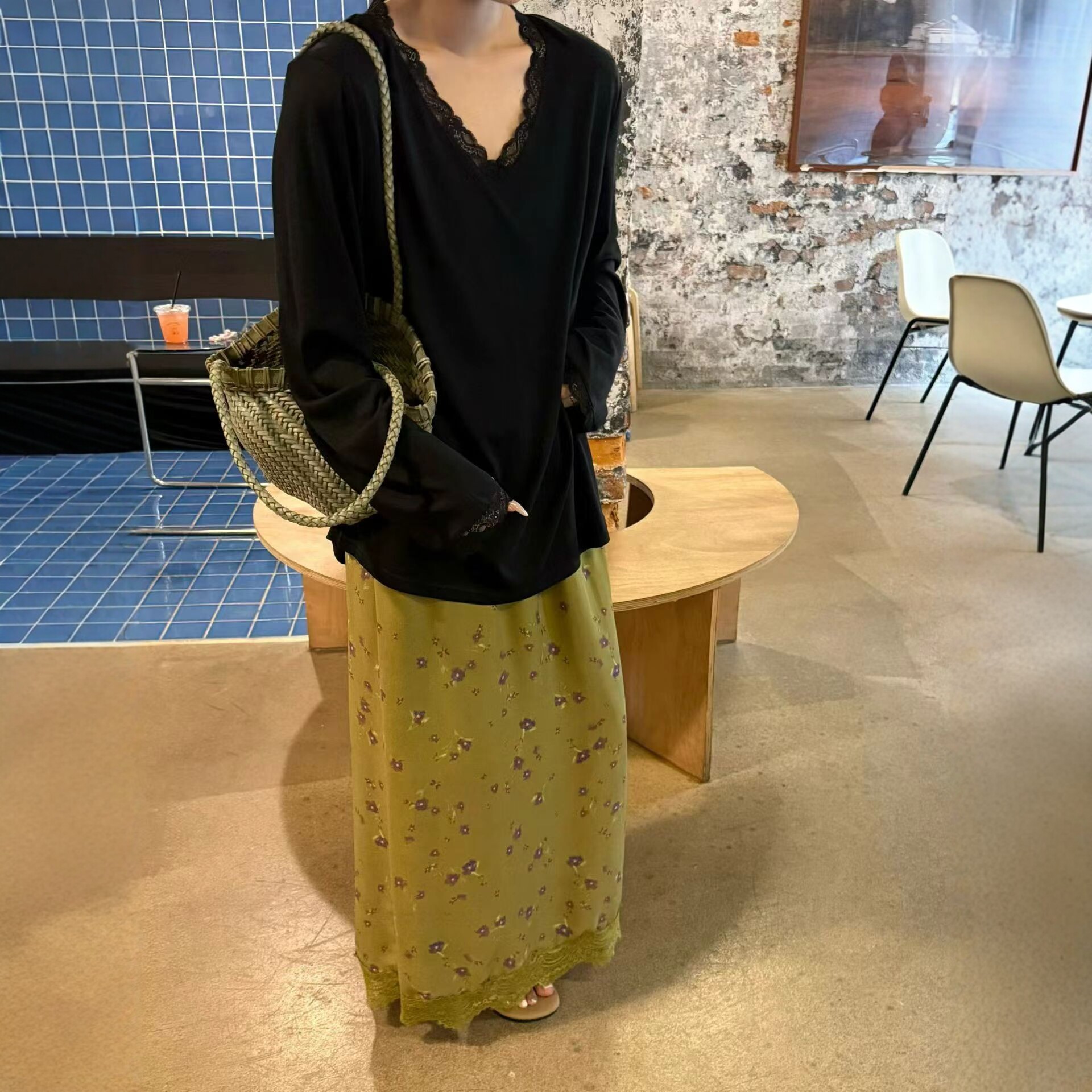 v领纯色长袖t恤女2026新款夏季欧洲站拼蕾丝花边宽松女士防晒罩衫