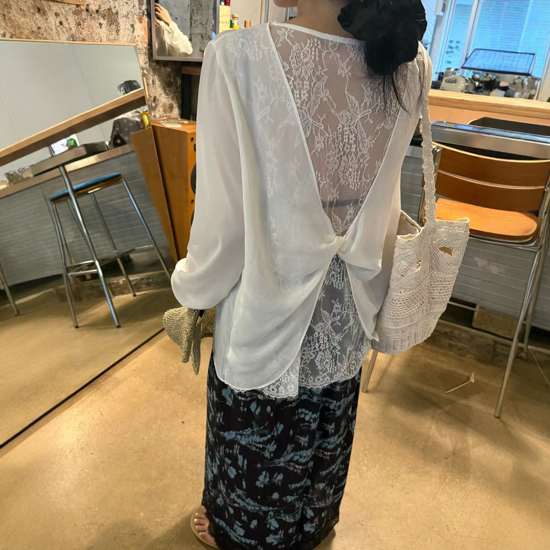 拼蕾丝扭结圆领长袖雪纺衫女薄款