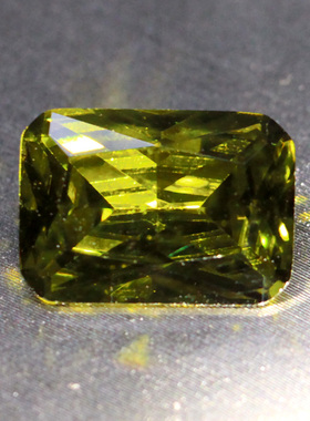 橄榄绿色锆石裸石瑞士钻长方形车花切面戒指吊坠耳环未镶嵌复古女