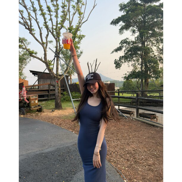 春夏性感修身显瘦吊带连衣裙图片