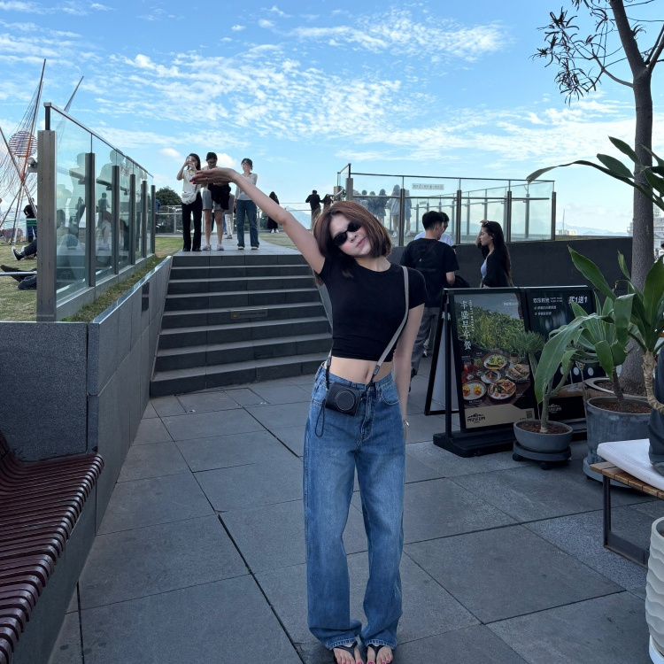 陈椿儿 宽松阔腿牛仔裤显瘦拖地设计感