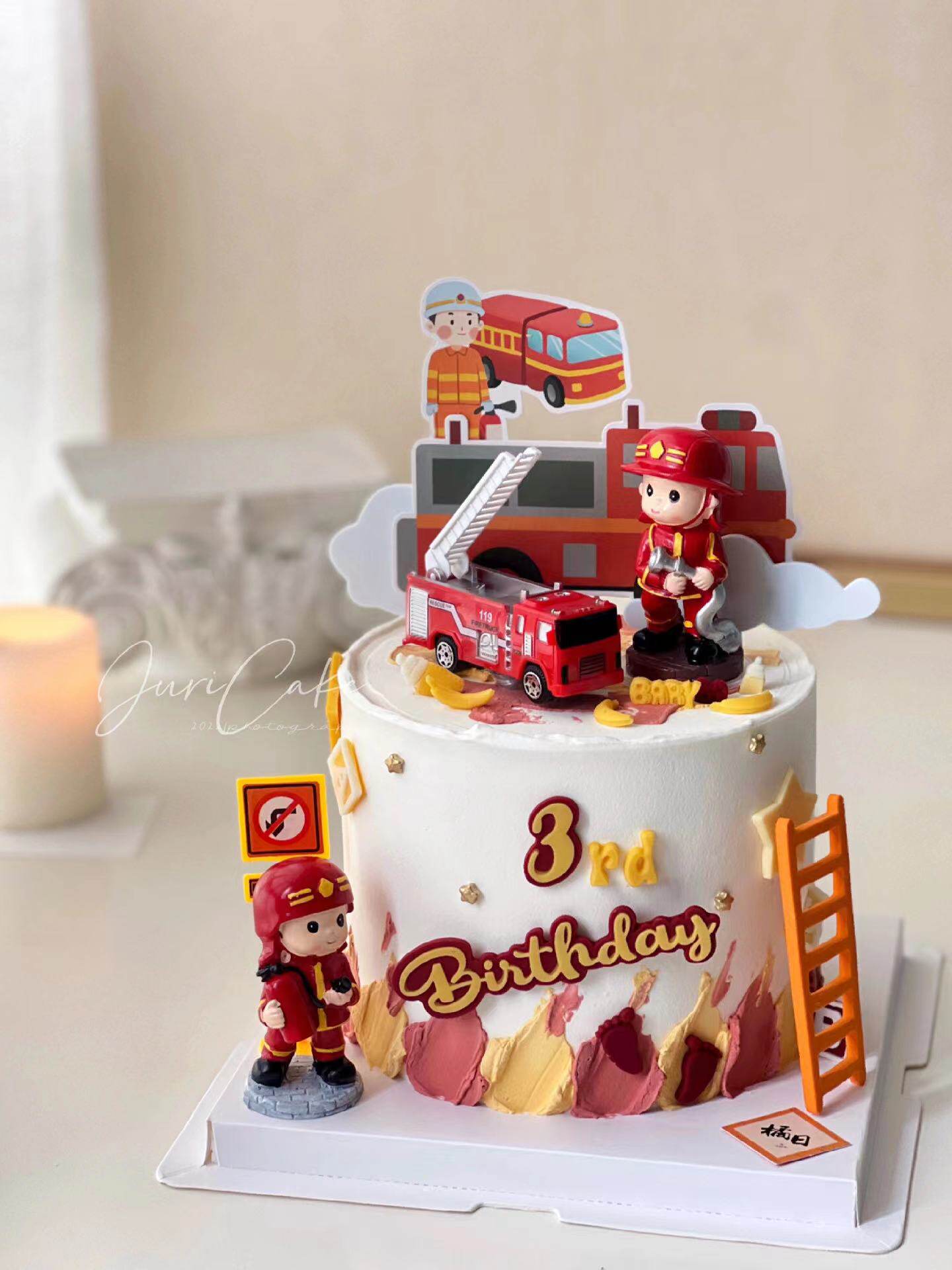 消防员消防车蛋糕装饰摆件灭火英雄情景主题儿童生日烘焙配件插件