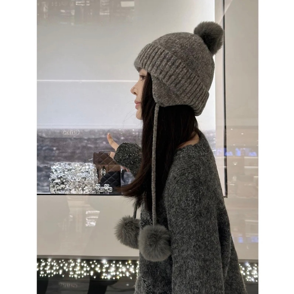新款灰色高级感毛球护耳针织帽女冬季雪地保暖毛线帽防寒雷锋帽子