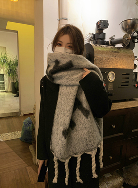 炒鸡暖和 双面灰色马海毛保暖蓬松字母围巾女款冬天防寒护颈围脖