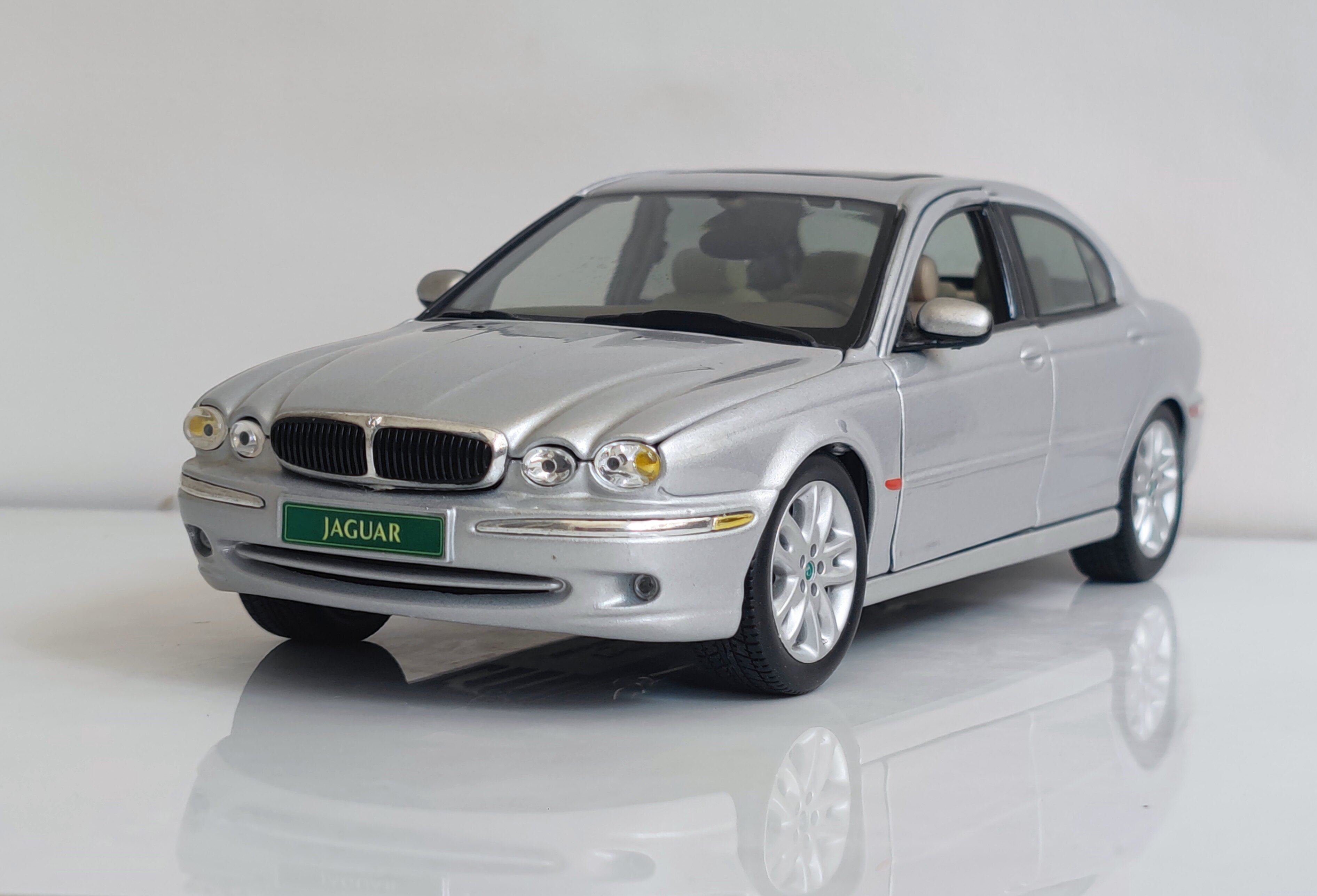 Maisto1:18原厂捷豹X合金车/玩具仿真车/