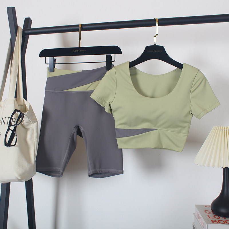 带胸垫瑜伽服套装女夏季短款显瘦紧身速干运动跑步撞色短袖健身服