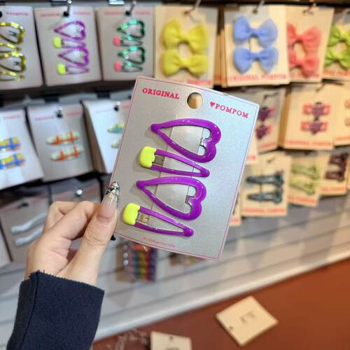 3.4韩国pom新款2026儿童彩色撞色爱心边夹发夹