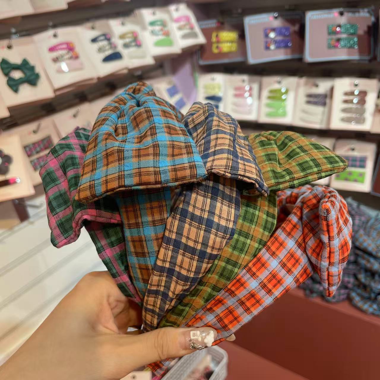 9.3韩国pom新款2025儿童彩色格子蝴蝶结宽边发箍学院风