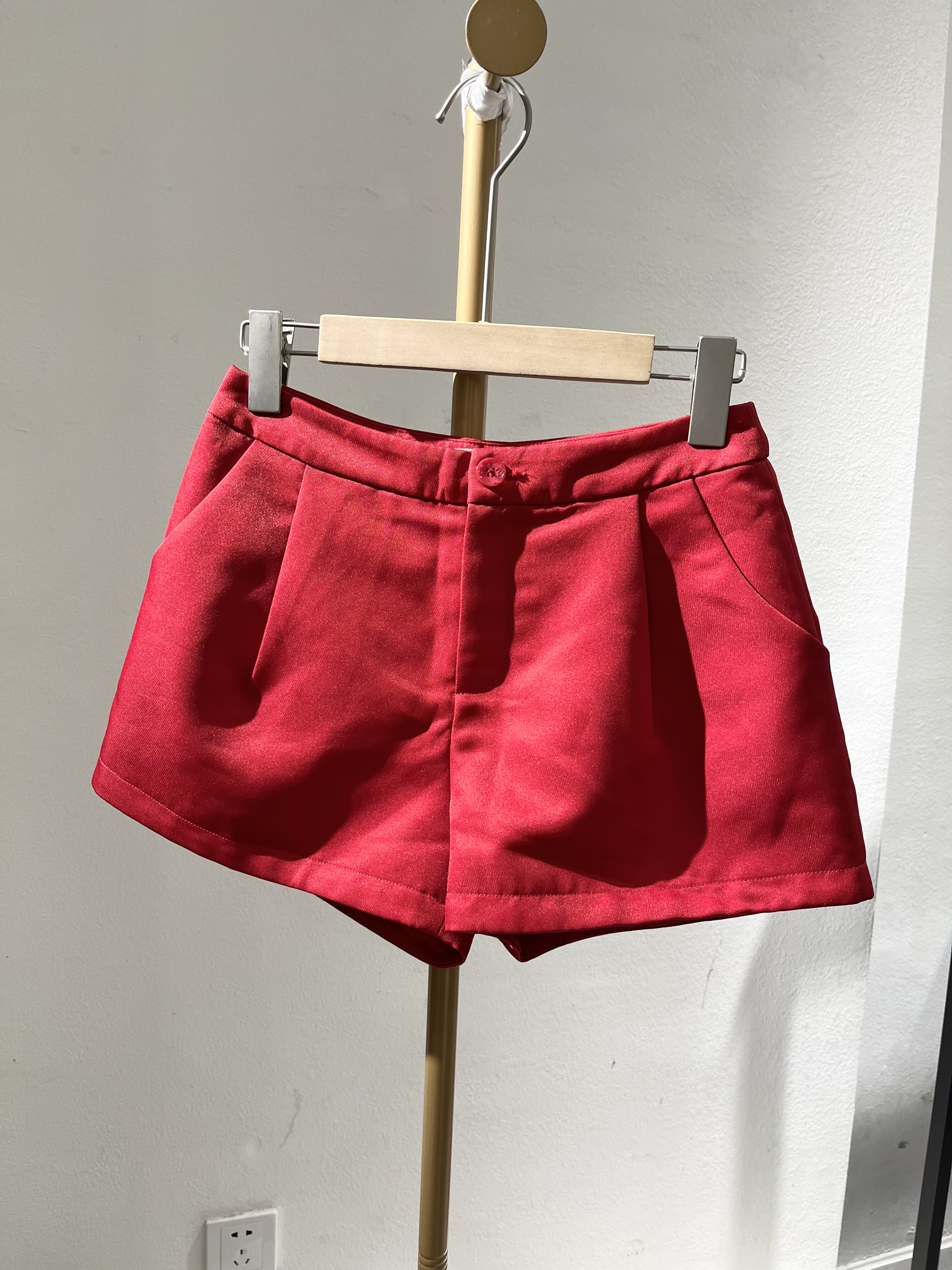 BGV品牌专柜撤柜折扣红色短裤热裤西装短裤春夏秋款显腿长百搭韩