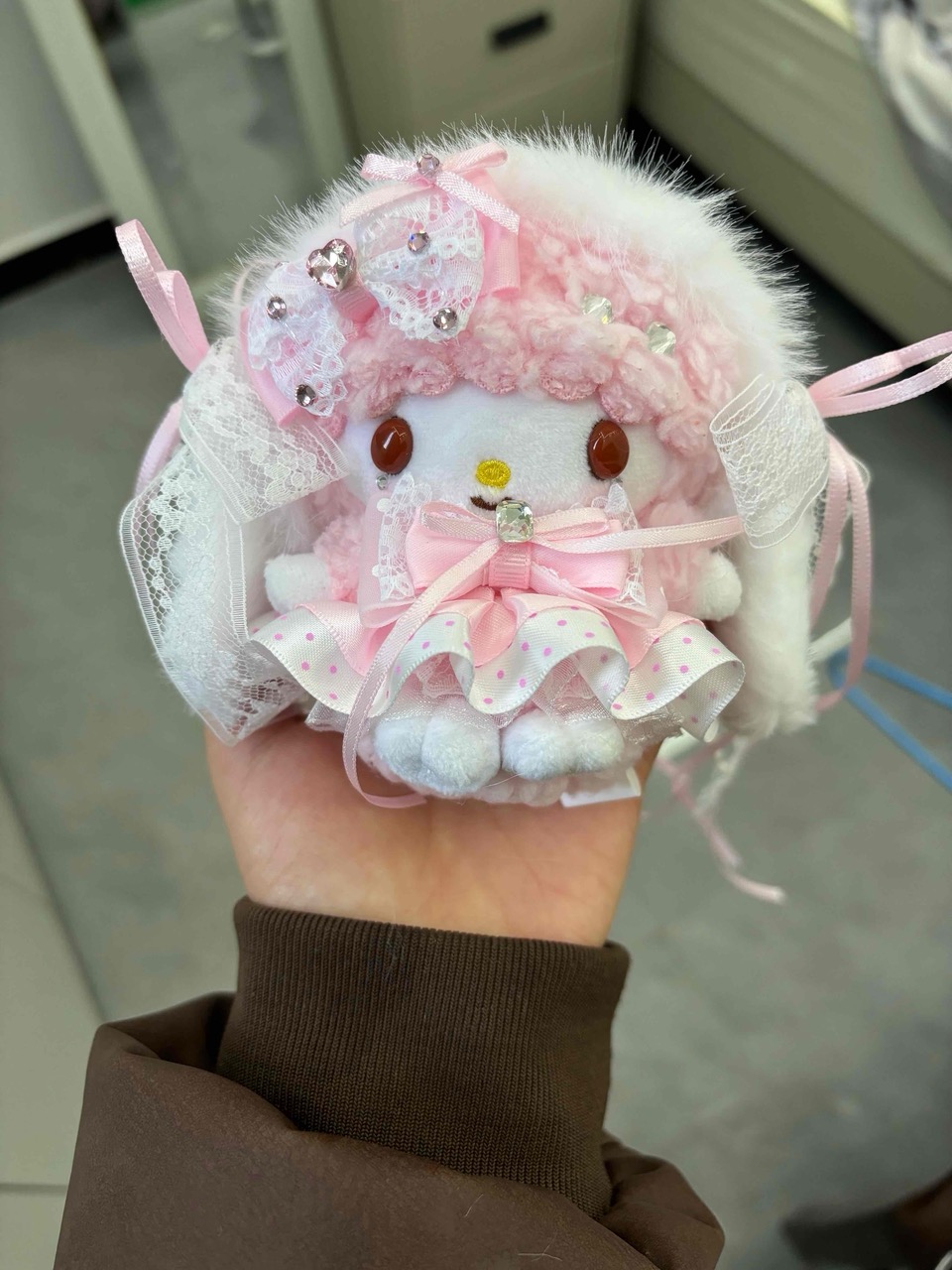 【正版】手作款蕾丝珍珠垂耳兔小羊挂件可爱包挂钥匙扣礼物