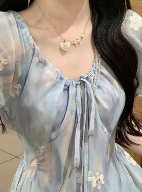 桔梗法式V领碎花连衣裙女夏季海边度假沙滩裙初恋约会短袖仙女裙