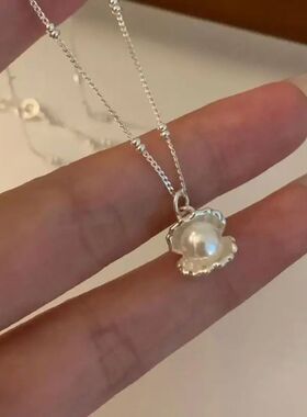 Pearl Shell Pendant Necklace For Women Delicate And Elegant