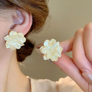 Three Flocking Acrylic Earrin Flowers Stud dimensional White