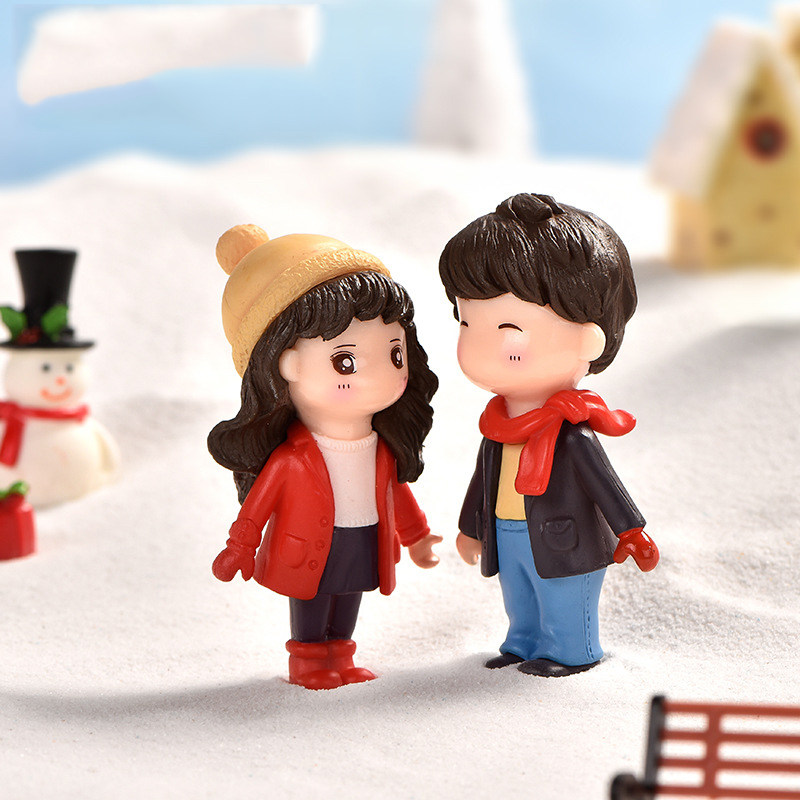 微景观简约现代塑料工艺品可爱卡通人物公仔情人节牵手情侣小摆件