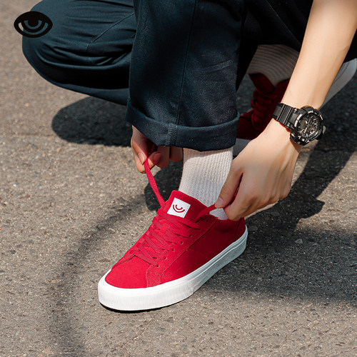 翻毛皮低帮朋蛇耐磨百搭滑板鞋