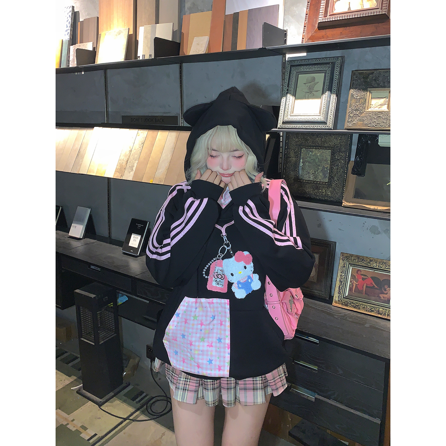 kt猫挂件假两件卫衣女刺绣帽衫