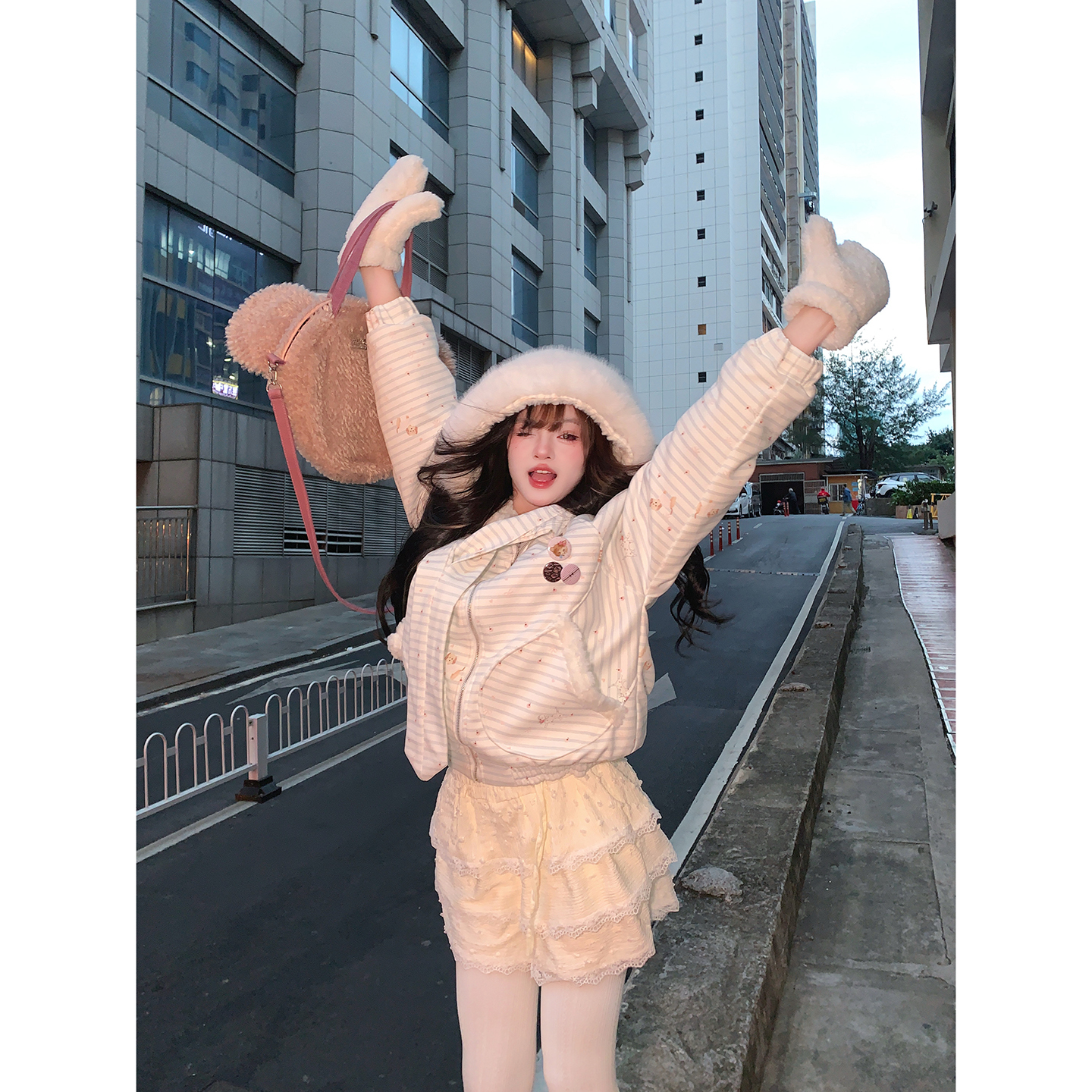 满印条纹连帽毛领棉服加厚棉服女